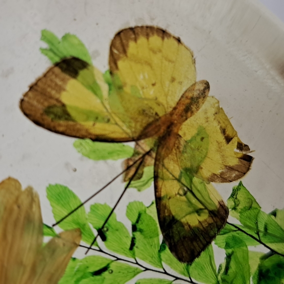 Vintage resin spoon rest with real butterflies and dried flowers Made in USA - Picture 6 of 7